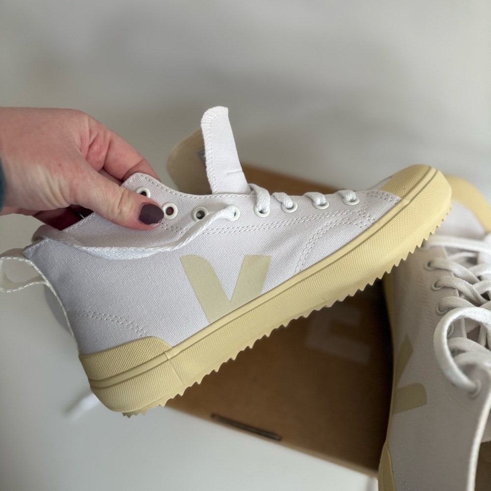 NIB Veja Nova HT Sneakers Canvas White Butter Sole Size 7 - Picture 7 of 8